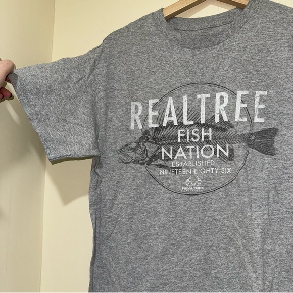 Men’s RealTree Brand Grey Colour Fishing Fish Graphic Casual T-Shirt Size: M - Picture 6 of 14